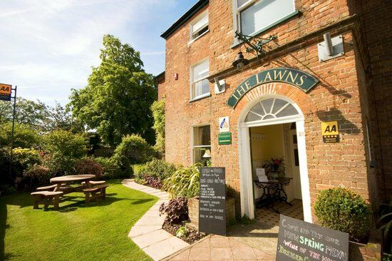 The Lawns Wine Bar and Hotel